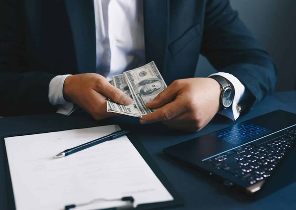 Comment choisir un conseiller financier à Nîmes ?